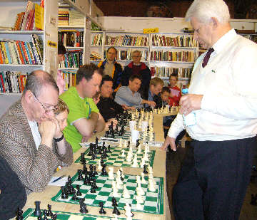 Ray Collett (left-most) contemplates a poor position against Spassky